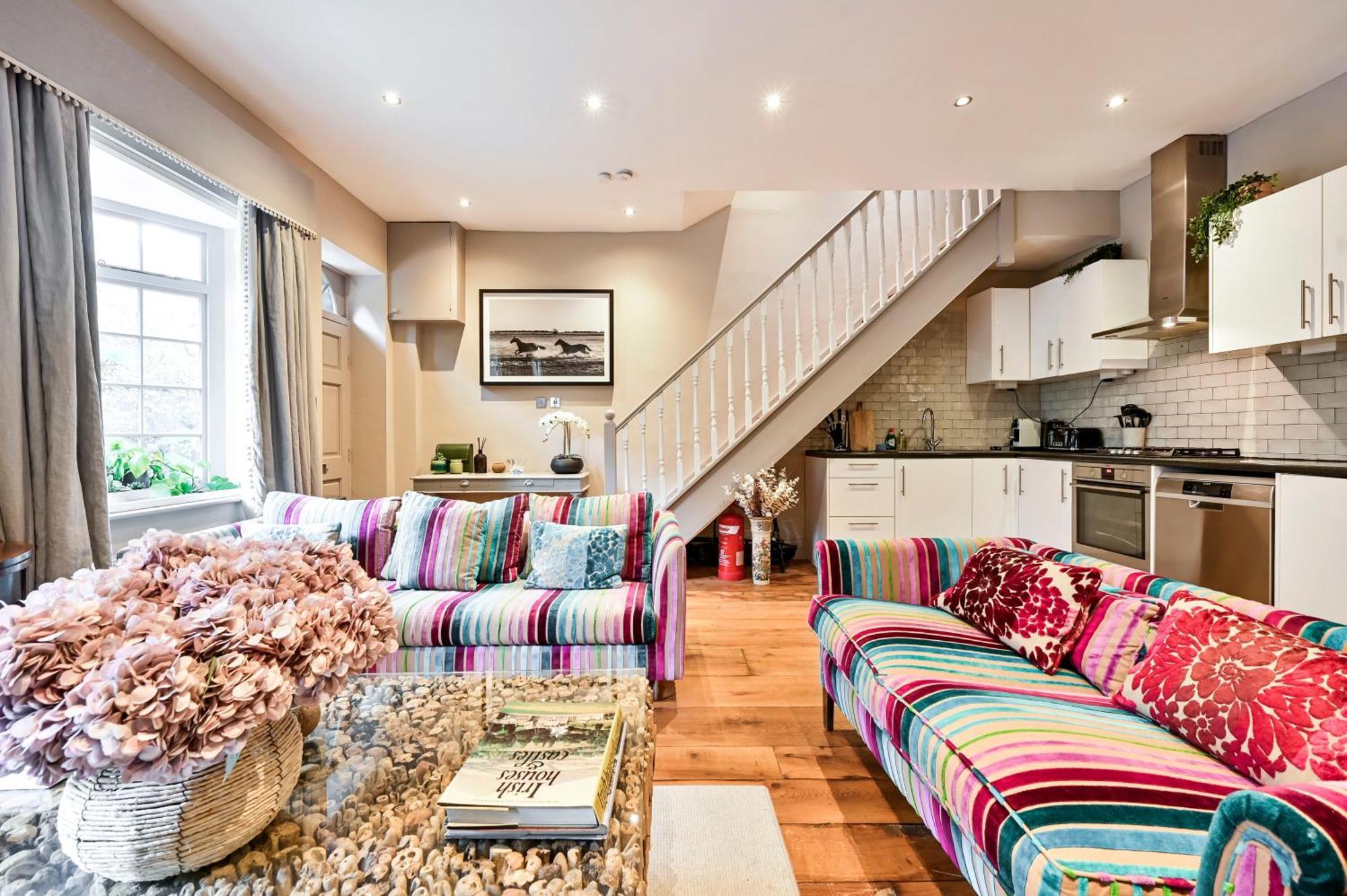 Magnificent 2 Bed Hyde Park Mews House Apartment ลอนดอน ภายนอก รูปภาพ